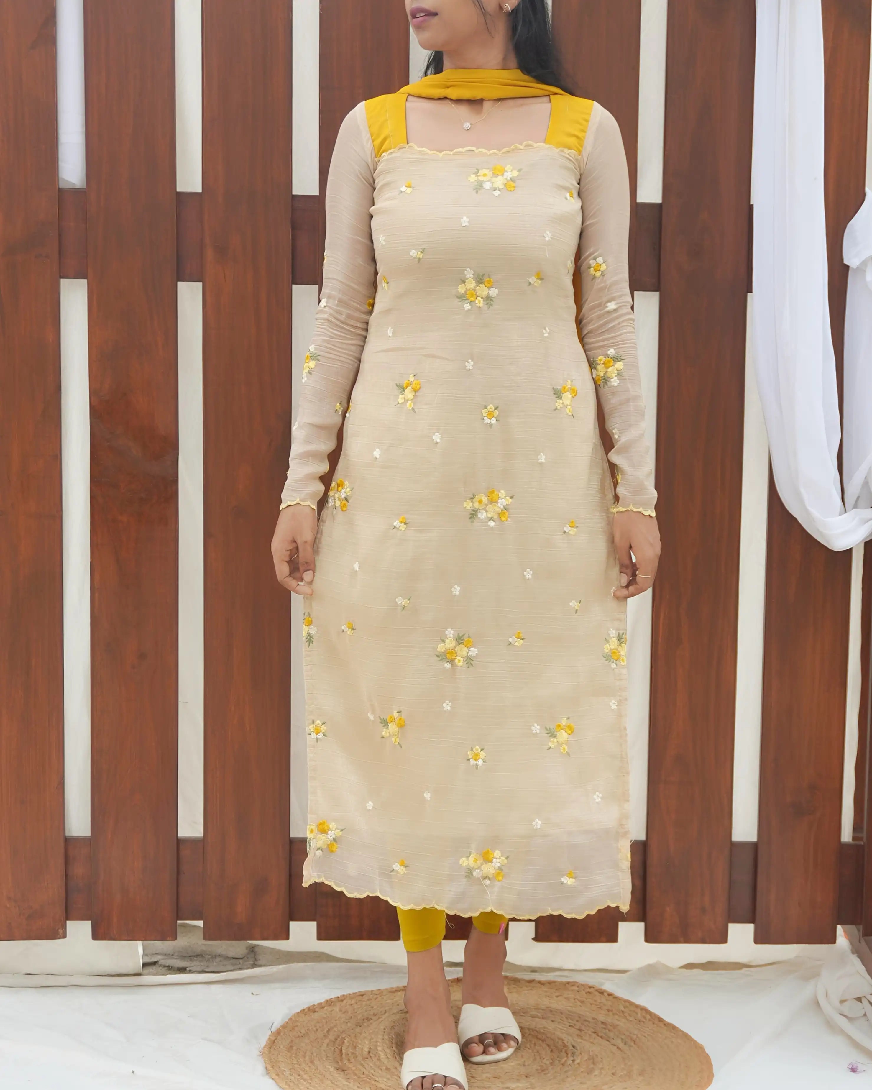 Beige Daisy - LD254