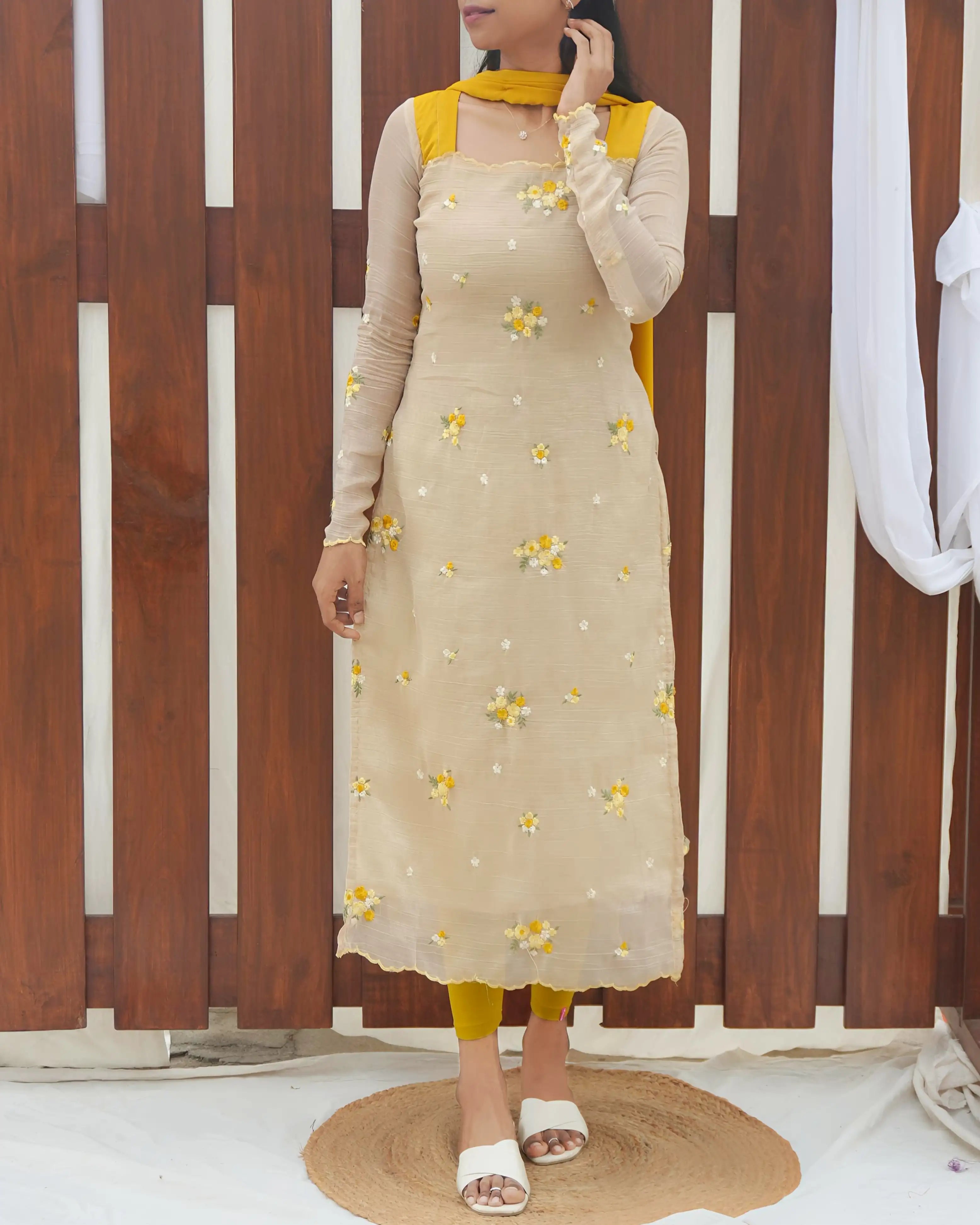 Beige Daisy - LD254