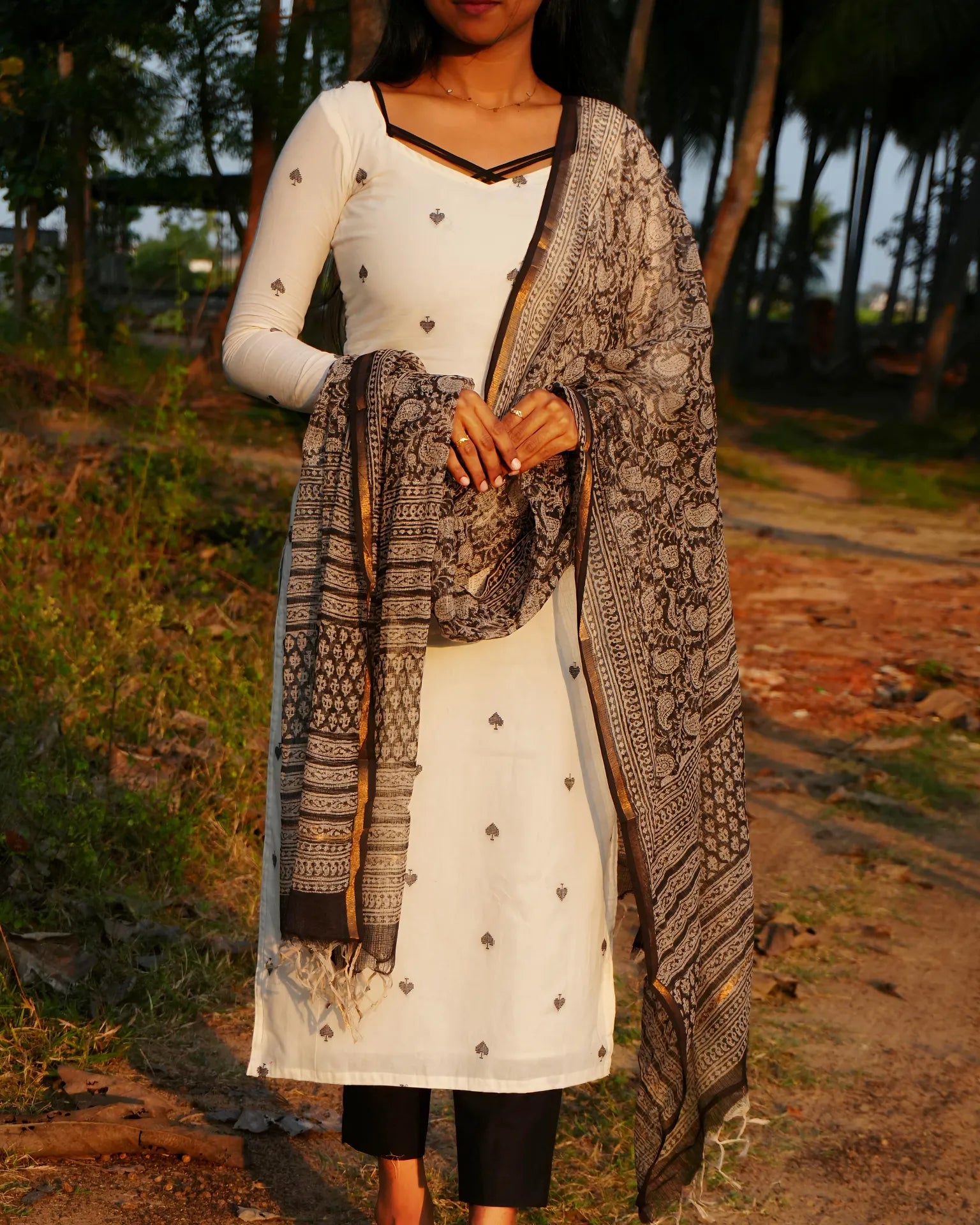 White Whisper Kota Ensemble - LD230